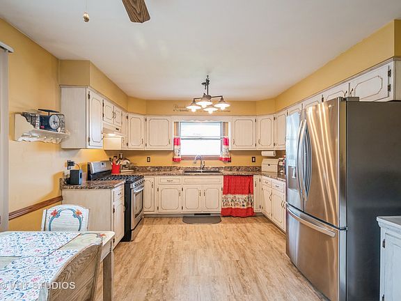 5th image of 2734 Jackson Ave
