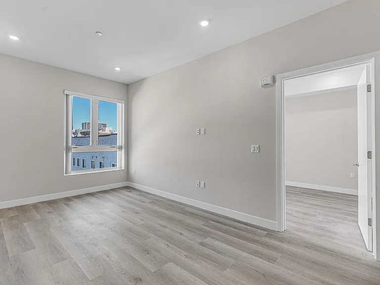 825 Coronado — Photo 20