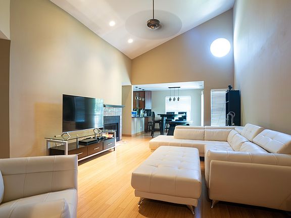 2nd image of 100 White Oak Ct #25-10