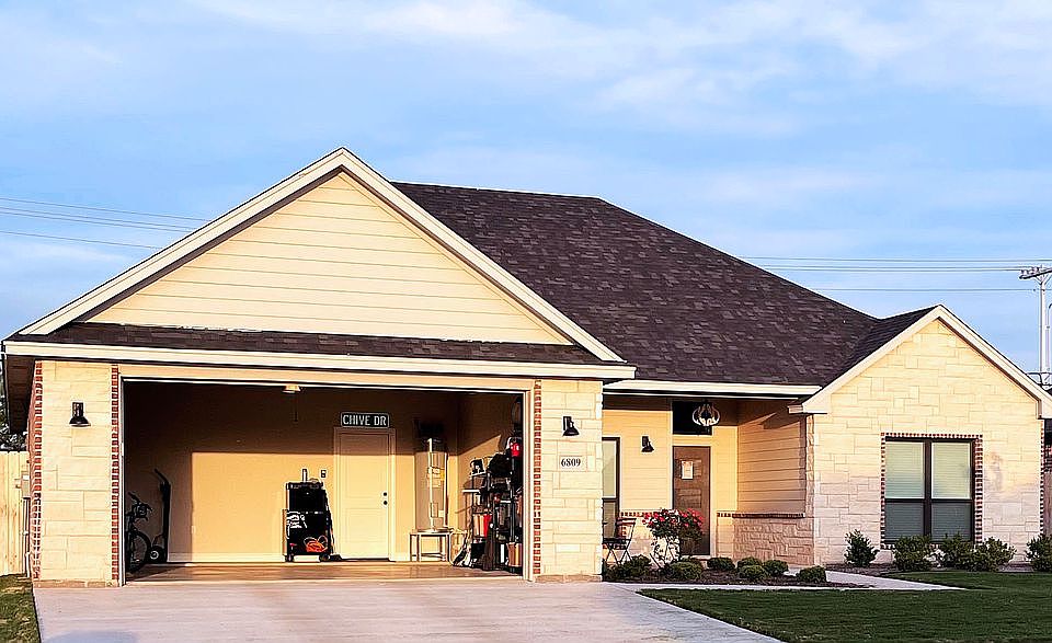 1st image of 6809 McLeod Dr