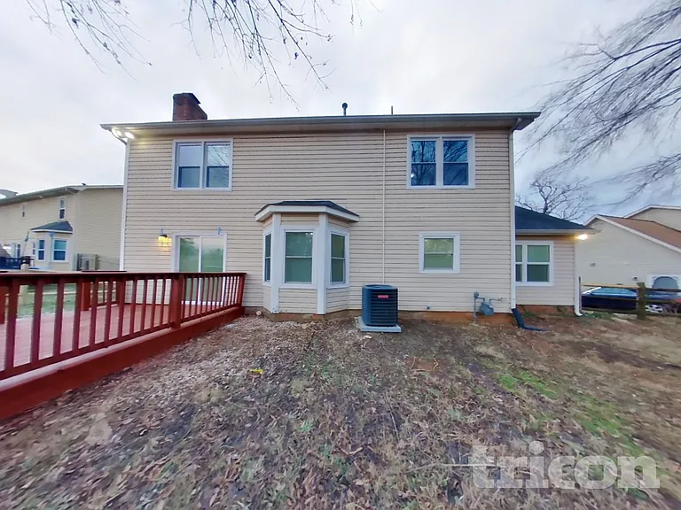 2501 Haybrook Ln — Photo 20