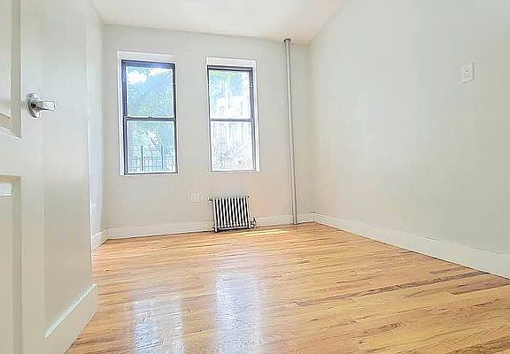 3rd image of 2100 Westbury Ct #1J