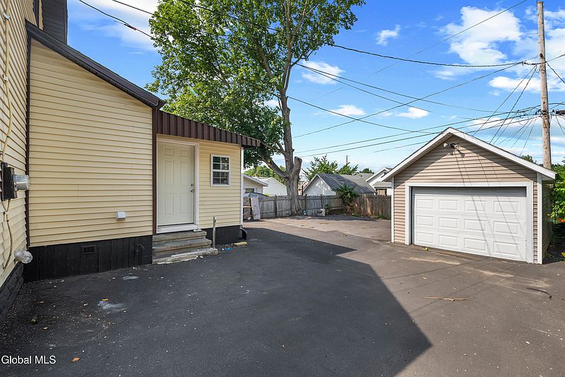 3rd image of 1611 Schuyler Street
