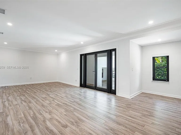 7810 Beachview Dr — Photo 34
