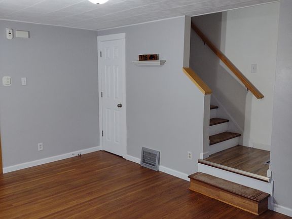 3rd image of 396 W Girard Blvd