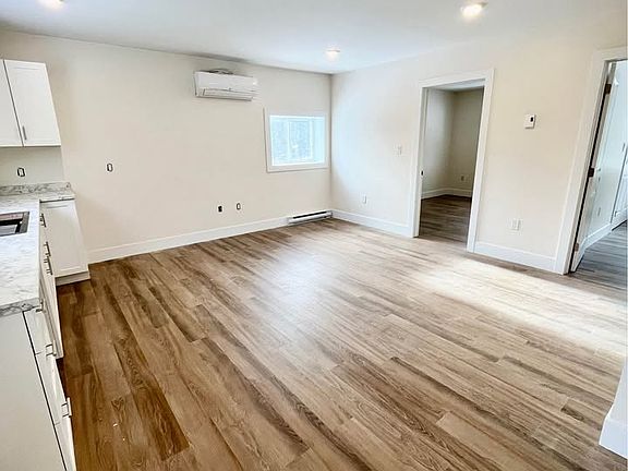 4th image of 161 Nevers Rd #4