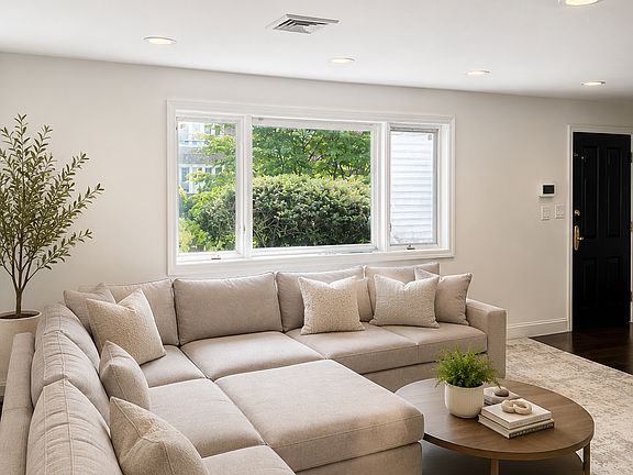 2nd image of 10 Bellingham Ln