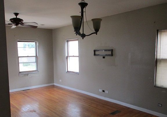 3rd image of 141 Morris Ave
