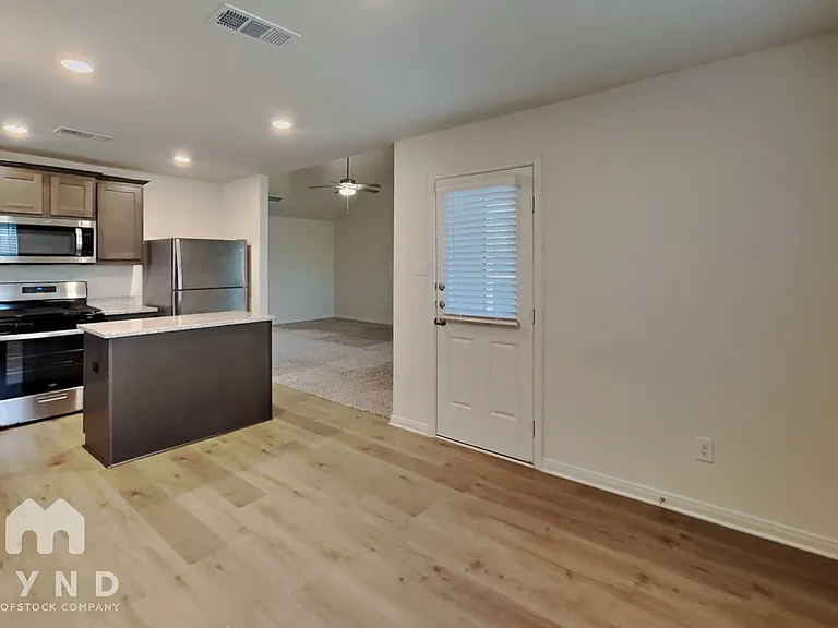 526 A D Crain St — Photo 4