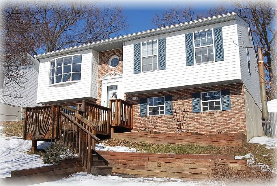 Split Foyer with Architectural Details