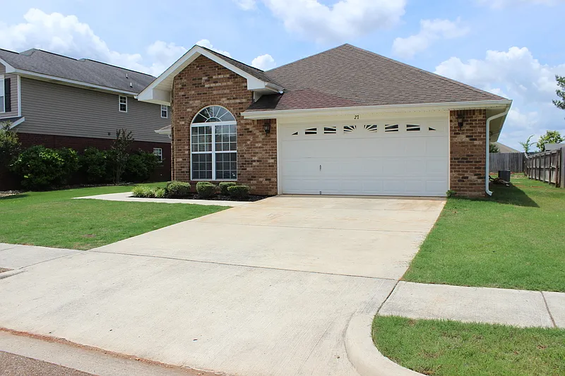 3 bed, 2.0 bath, 1360 sqft, $1,725 — Photo 4