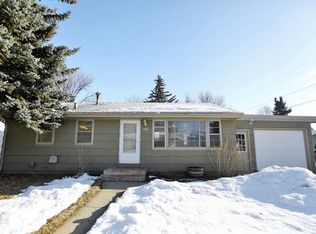 1308 Valley View Dr, Minot, ND 58703