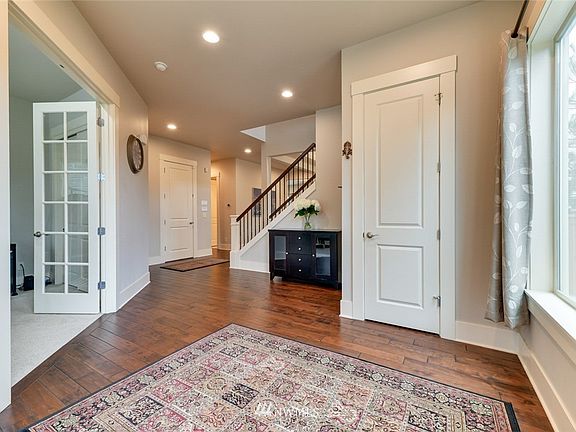 4th image of 22798 SE 32nd St