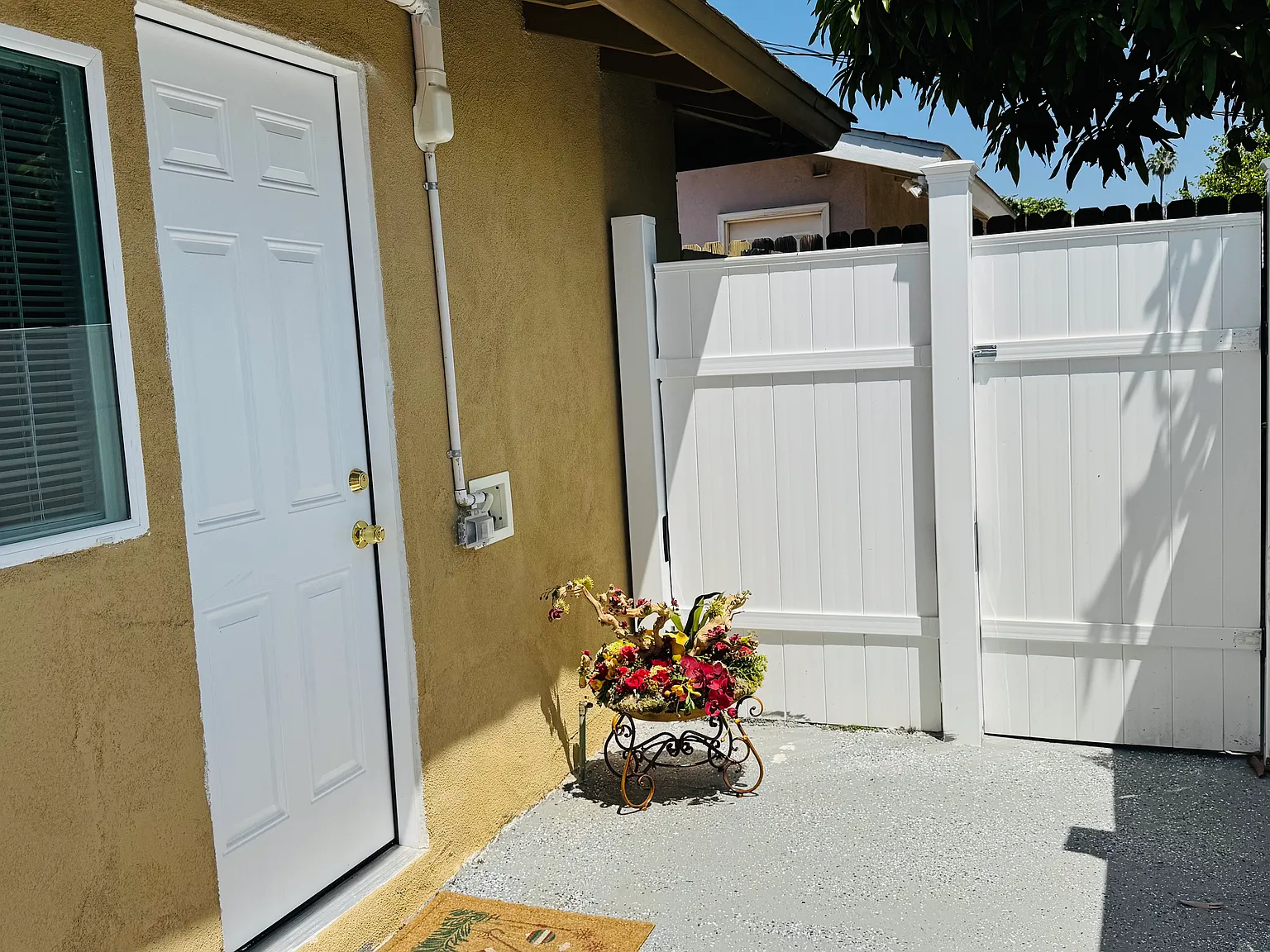 1 bed, 450 sqft, $2,100 — Photo 2