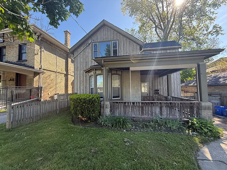 732 Wellington St — Photo 1