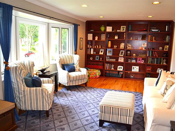 4th image of 14 Talbot Ln