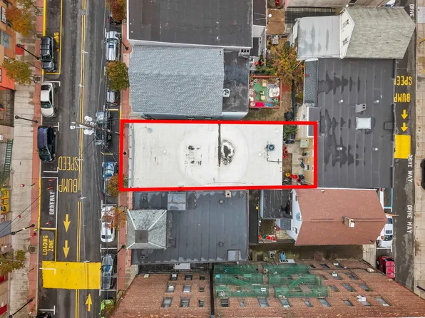 510 43rd Street image 4 of 32