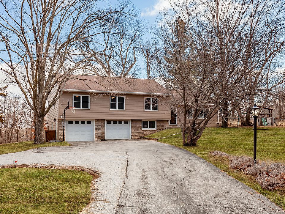 1st image of 413 W Riverside Rd