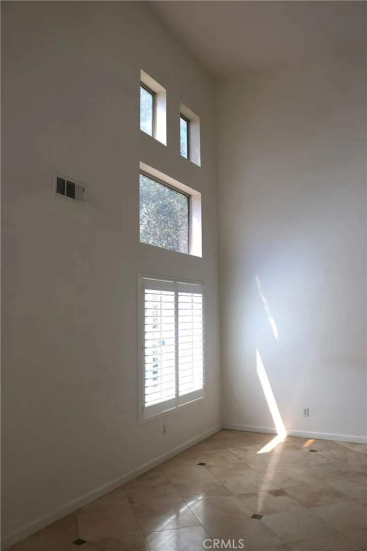 4 bed, 2.5 bath, 1796 sqft, $4,995 — Photo 4