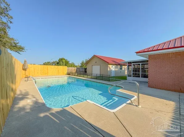 6902 Hanover Ct, Milton, FL 32570