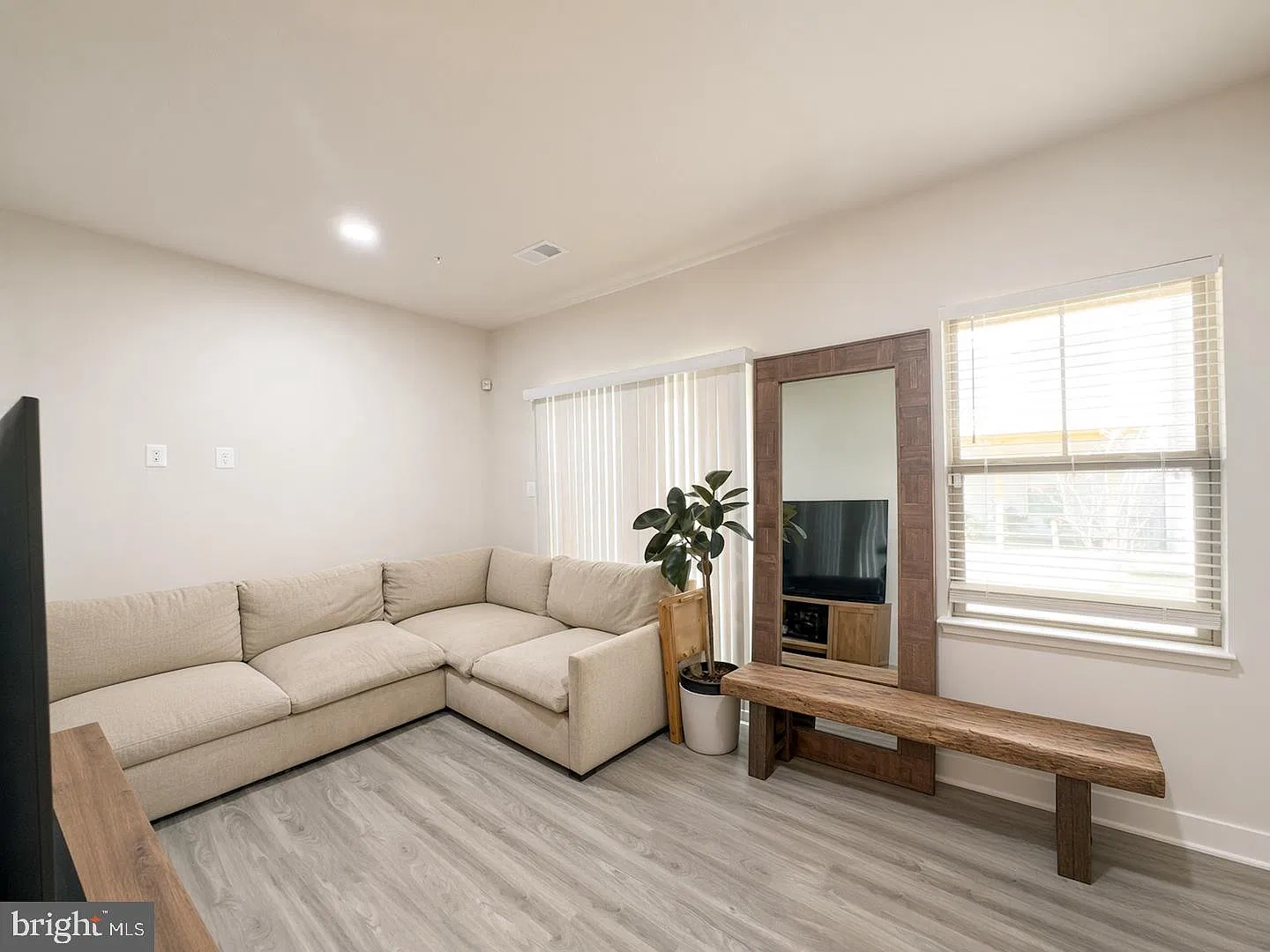 4 bed, 3.0 bath, 2615 sqft, $3,650 — Photo 3