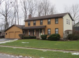 76 Woodmill Dr, Rochester, NY 14626