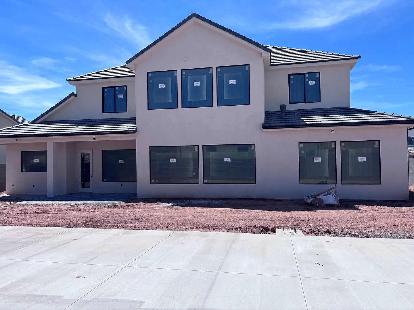Gorgeous 5 bedroom in Finley Farms with Sports Court — Photo 3