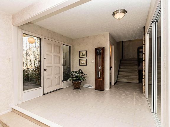 3rd image of 5132 Hawthorne Valley Dr