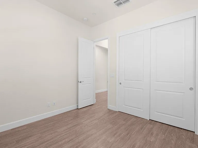 Downstairs: Bed room 1