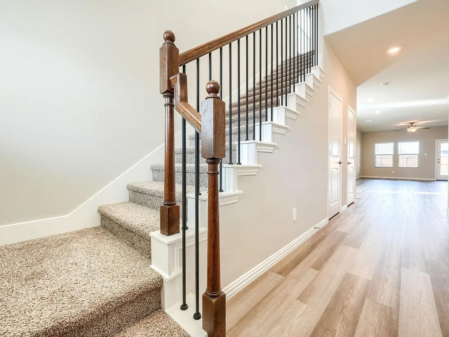 4 bed, 2.5 bath, 2337 sqft, $2,700 — Photo 2