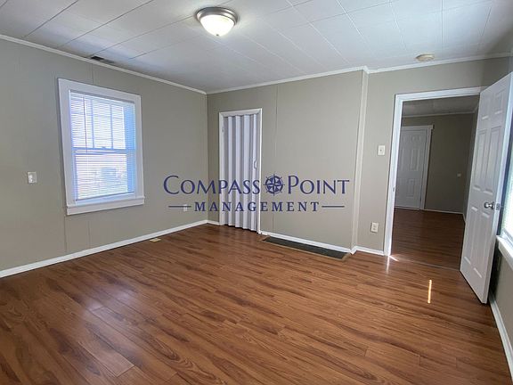 5th image of 132 Carlisle Ave