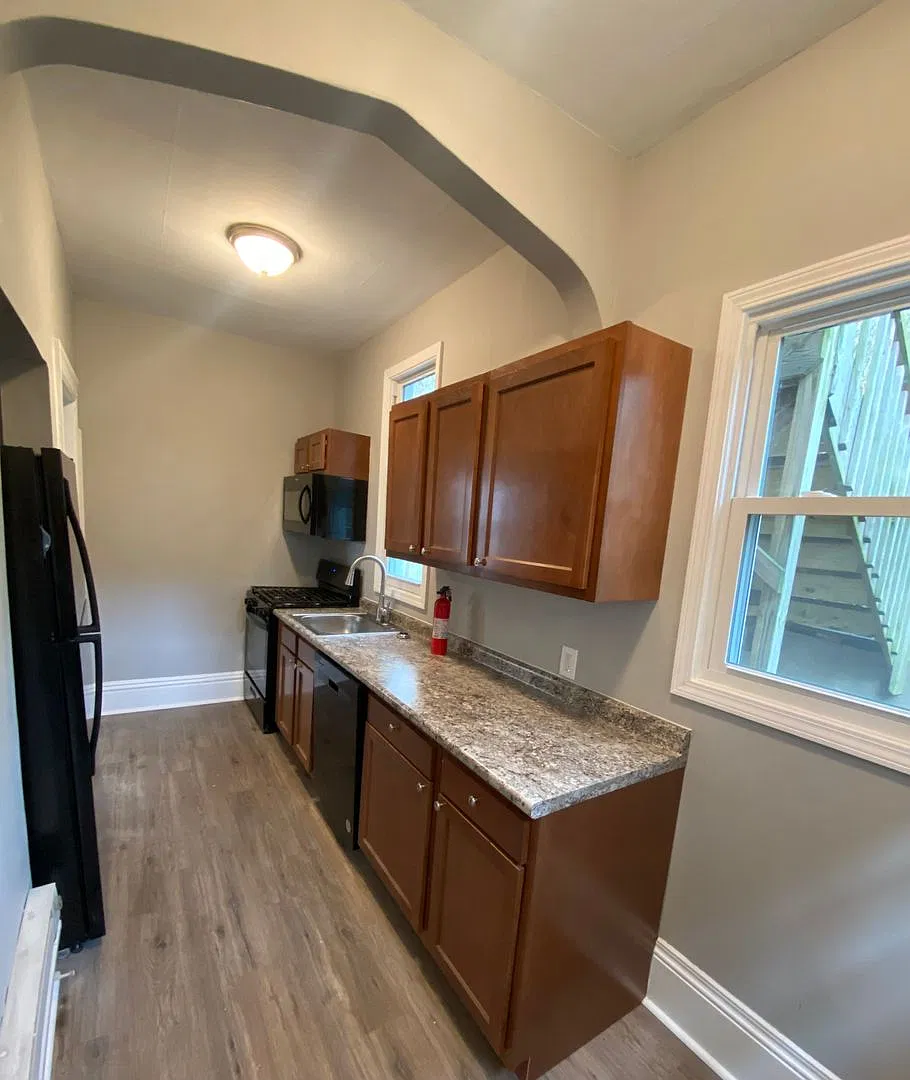 Duplex in the Avalon area of Pittsburgh, PA — Photo 4