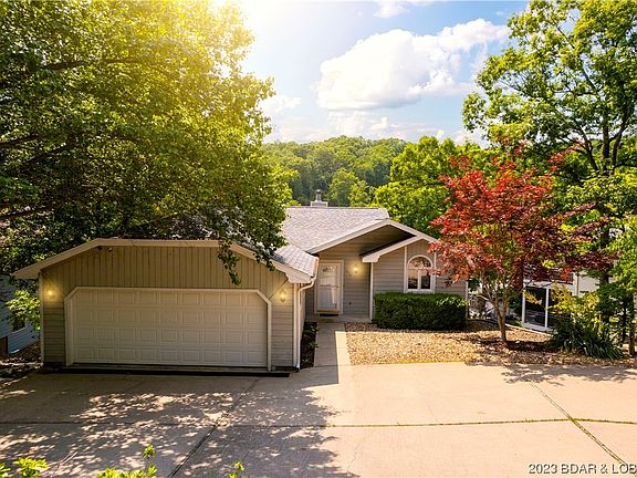 3rd image of 1270 Palisades Dr