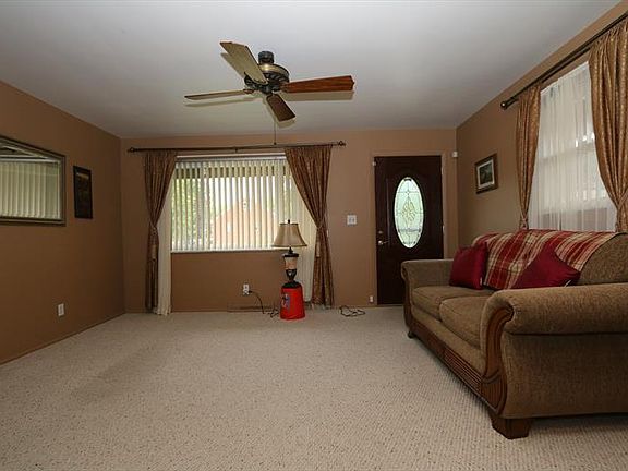 3rd image of 10625 Robindale Dr