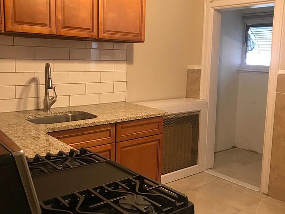 5th image of 6033 N Mascher St