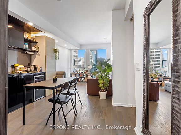 5th image of 70 Temperance St #4207
