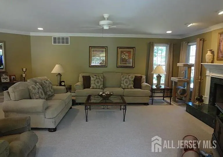 246 Fresh Ponds Rd — Photo 9