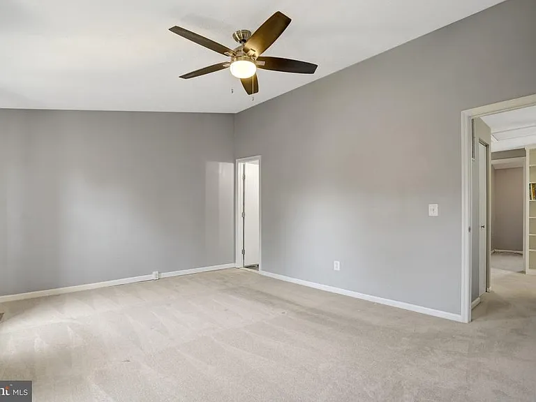 6063 Hydrangea Dr — Photo 23