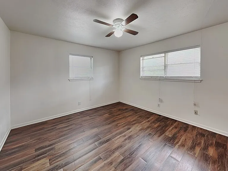 5311 Purington Ave — Photo 9