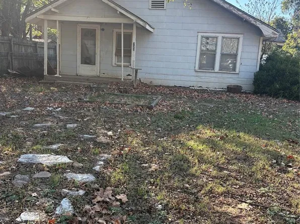 722 S 18th St, Chickasha, OK 73018