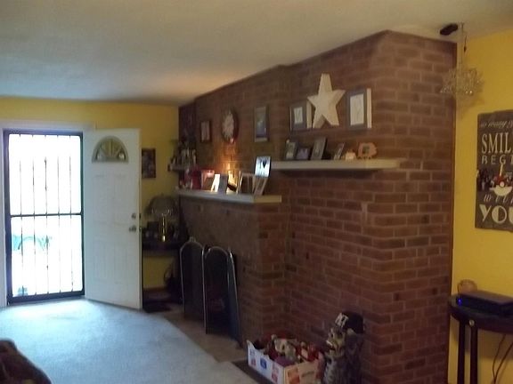 5th image of 2596 Laura Ln