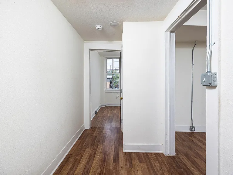 Sunset Heights - 412 W Yandell Street — Photo 20