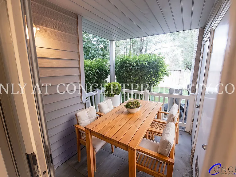 Bentwood — Photo 6