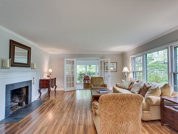 3rd image of 903 Dewolfe Dr