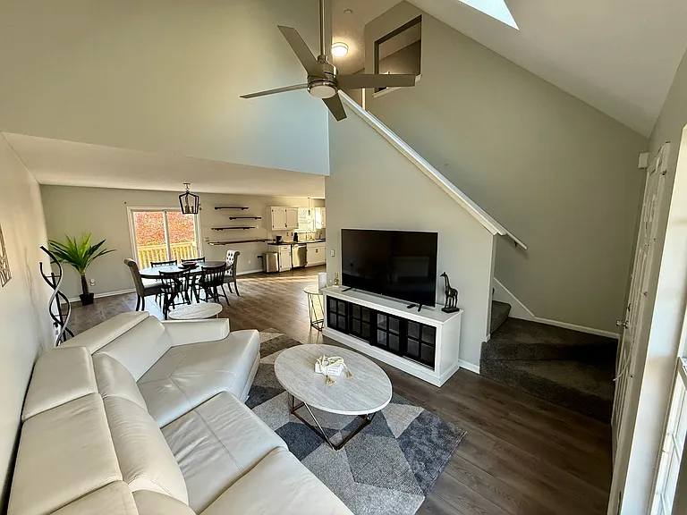 1821 Kingbird Ln — Photo 3