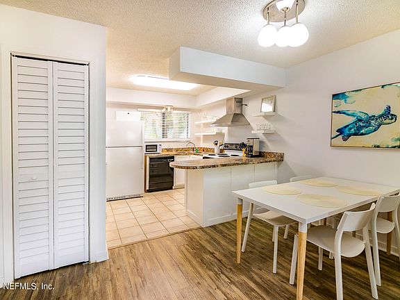 5th image of 130 OCEAN HIBISCUS Drive #201
