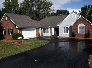 101 Peakland Ct, Bedford, VA 24523