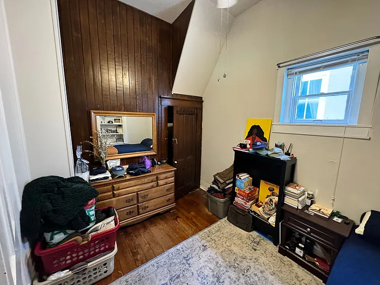 1327 E Washington St — Photo 18