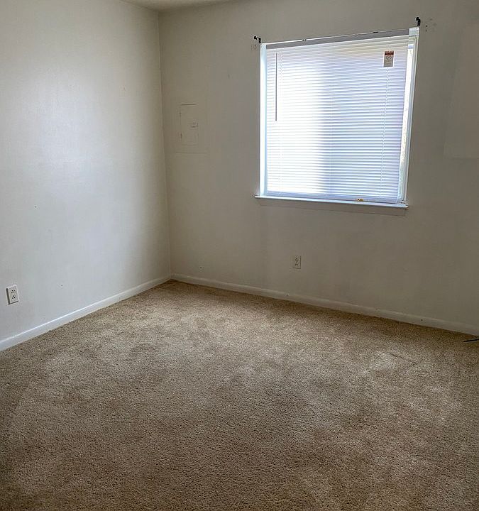 1st image of 3717 Turnpike Rd #105