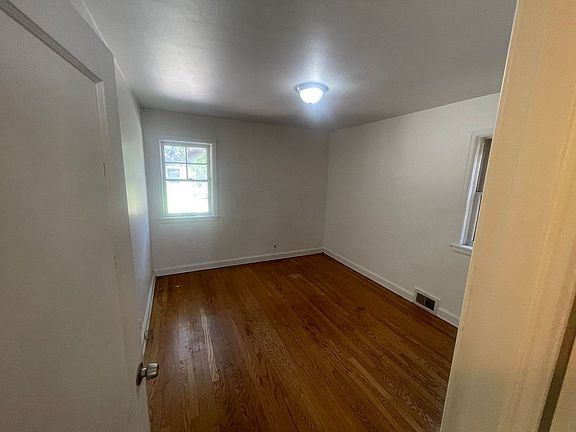 4th image of 7135-7137 W Bluemound Rd #7135